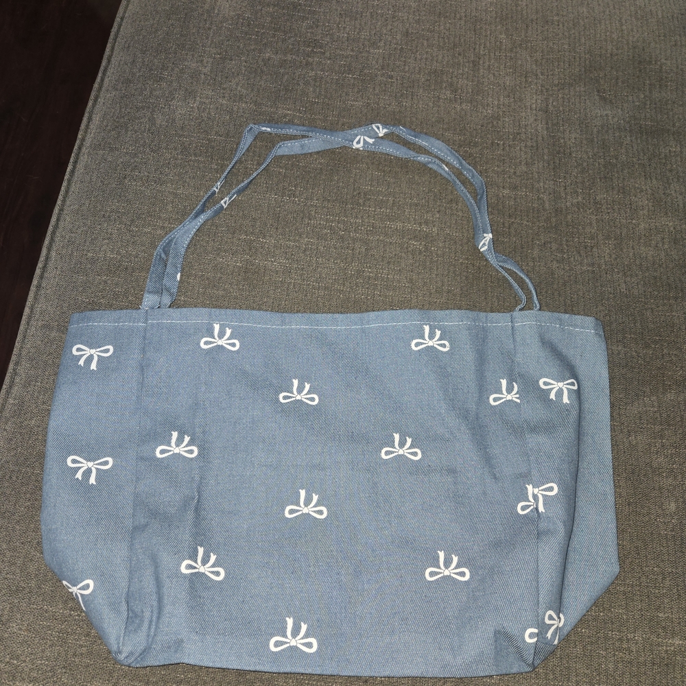 Stylish Blue Tote Bag with White Bow Accents